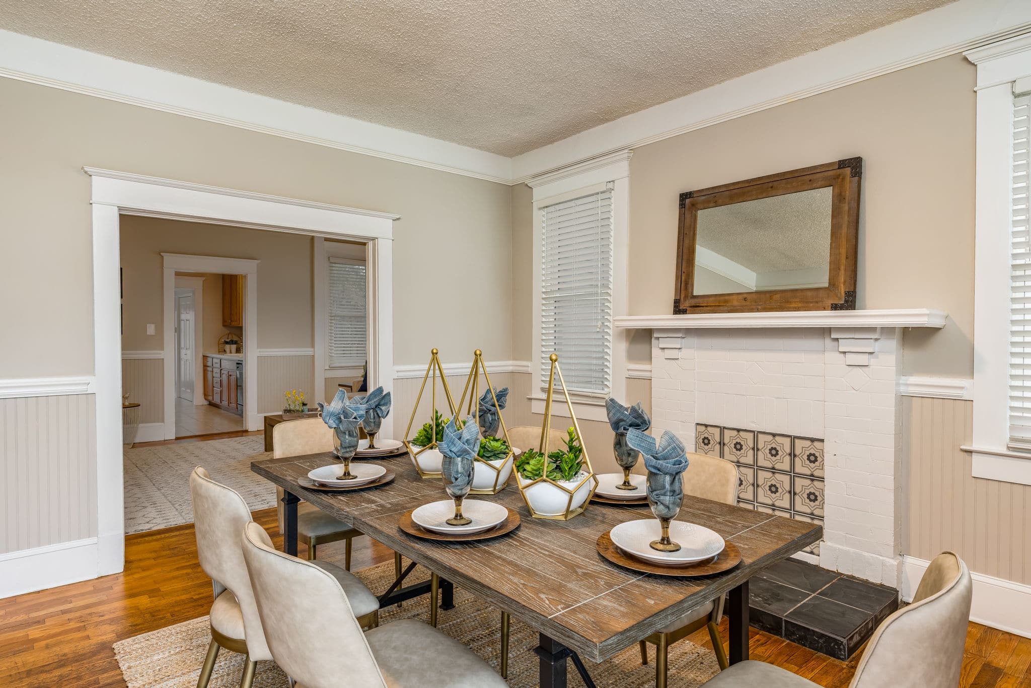 home staging dining room furniture