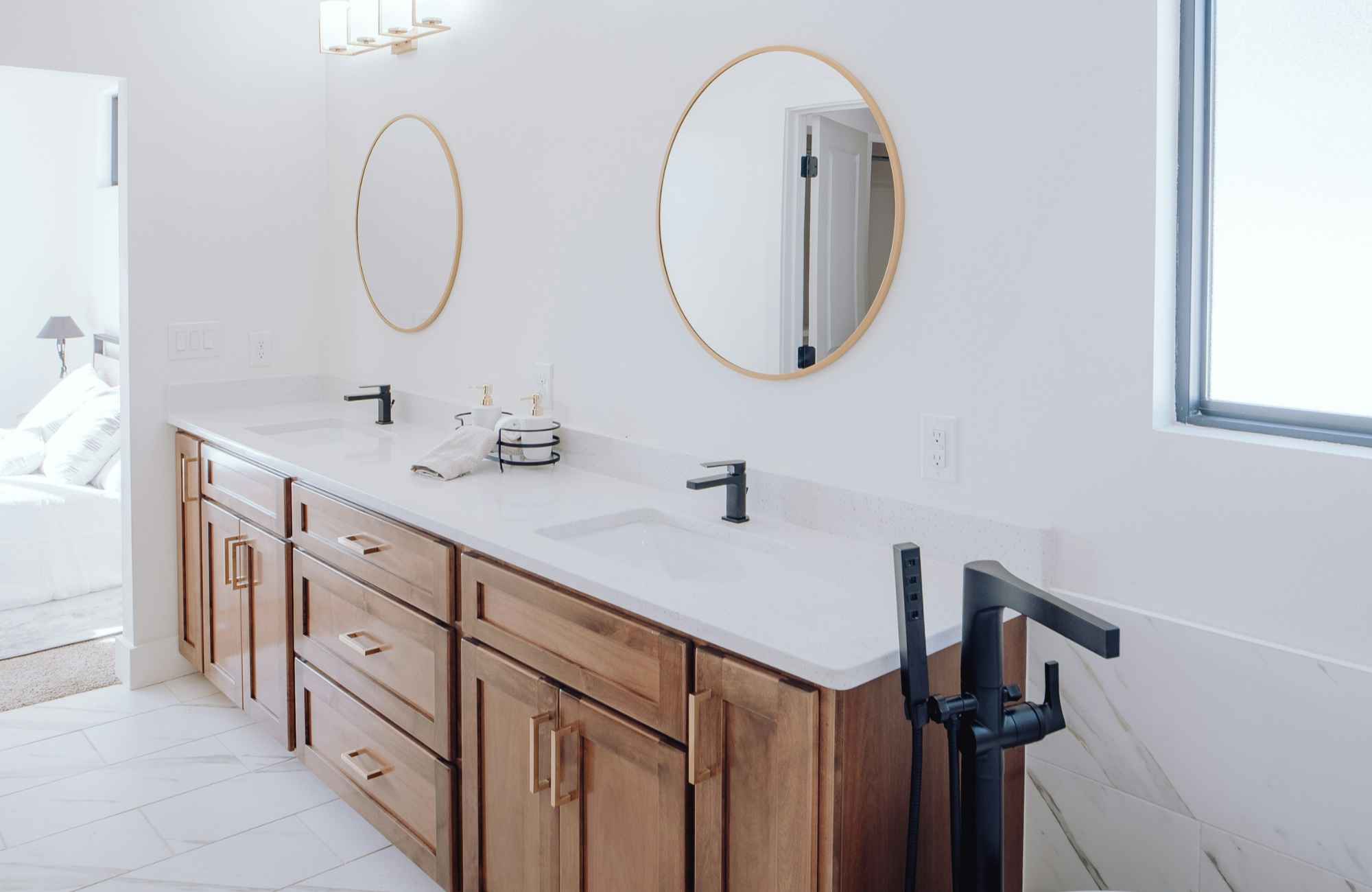 mickler-and-co-design-studio-eastern-nc-4-professional-staging-tips-to-elevate-your-bathroom-high-quality-home-staging