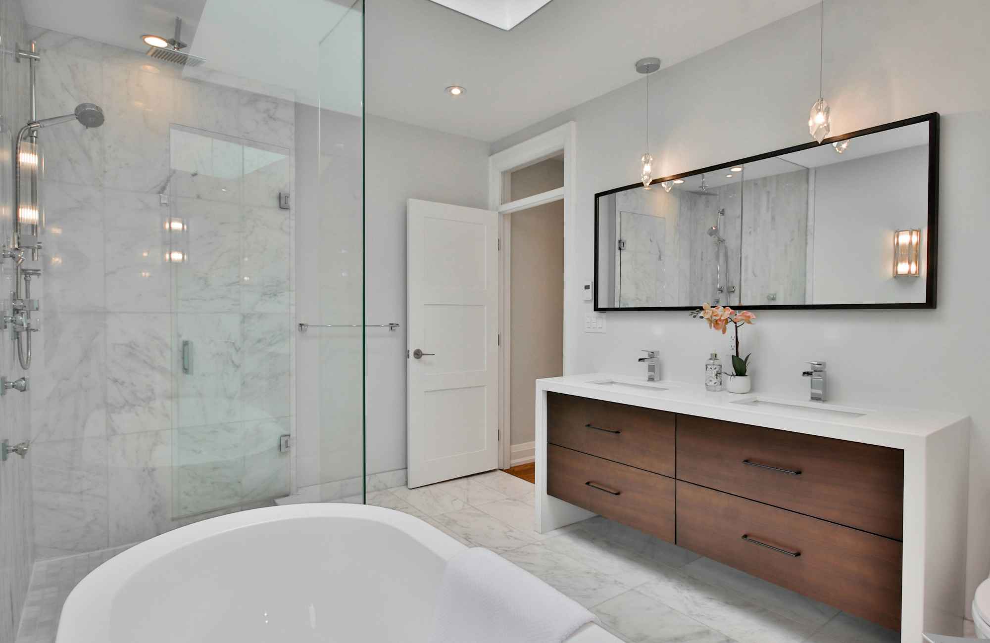 mickler-and-co-design-studio-leland-nc-4-professional-home-staging-tips-to-elevate-your-bathroom-freestanding-tub-floating-vanity